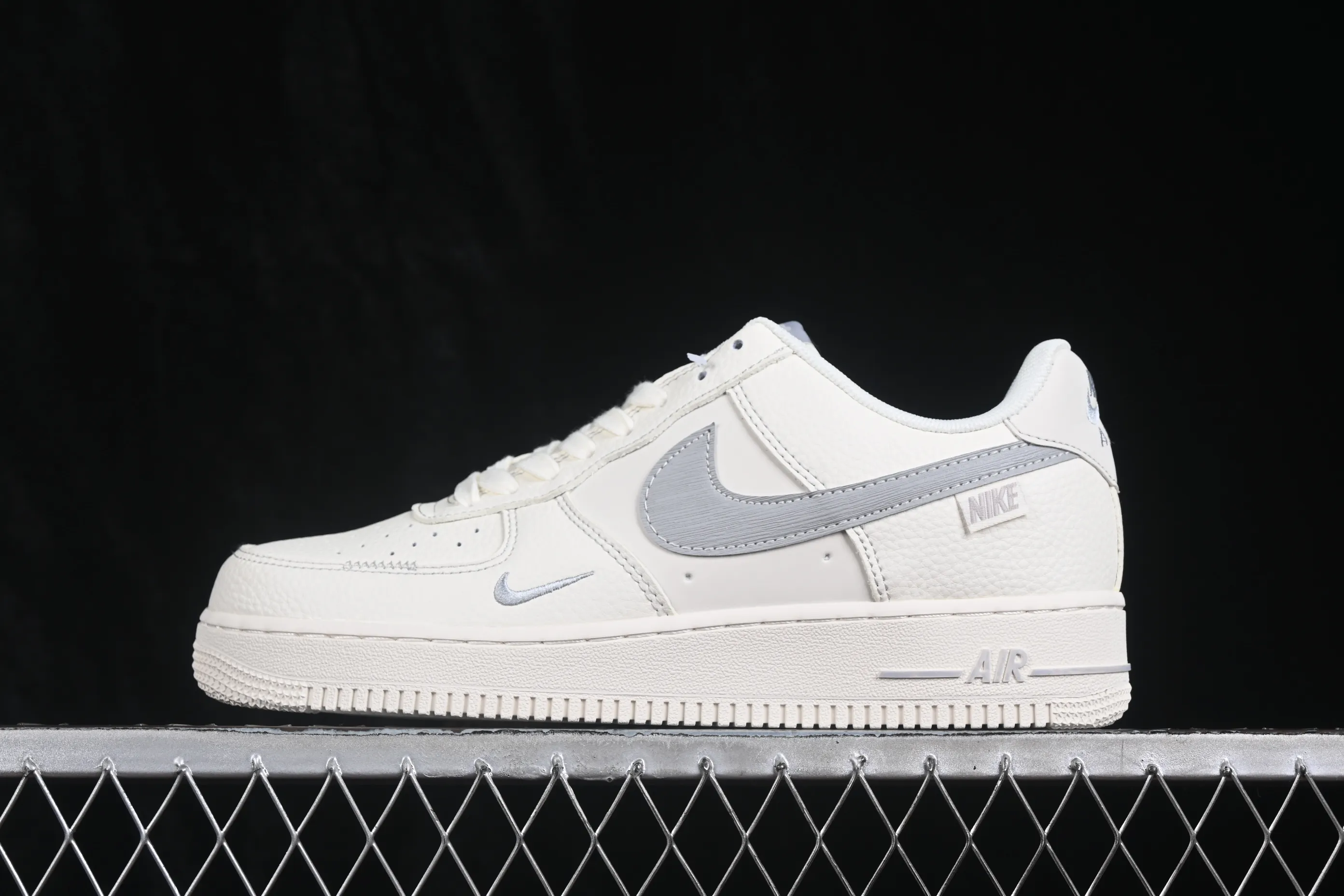 All categories Nk Air Force 1 Air Force series Nk Air Force 1 Low Air Force low-top Nike Air Force 1'07 Low Air Force 1 low-top casual sneakers DN9688-110